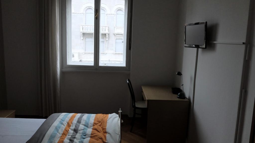 Doppel-/Zweibettzimmer mit privatem, externem Bad